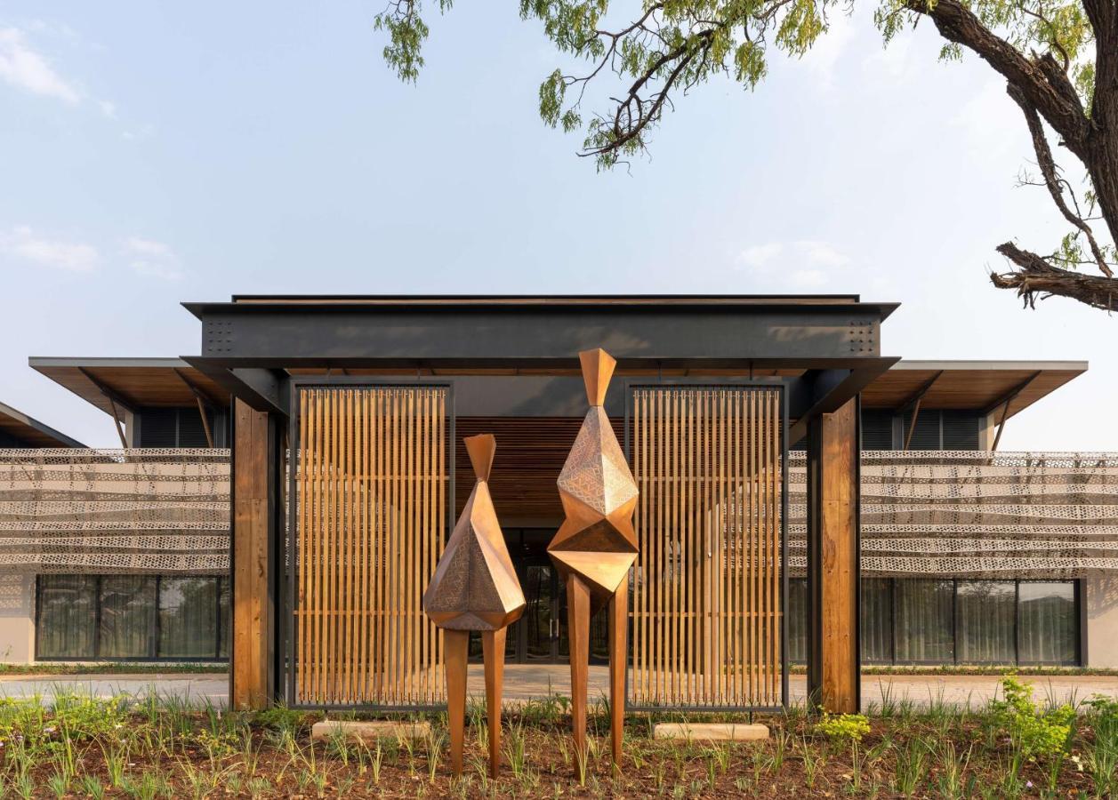 Radisson Blu Mosi-Oa-Tunya Livingstone Resort Exterior photo
