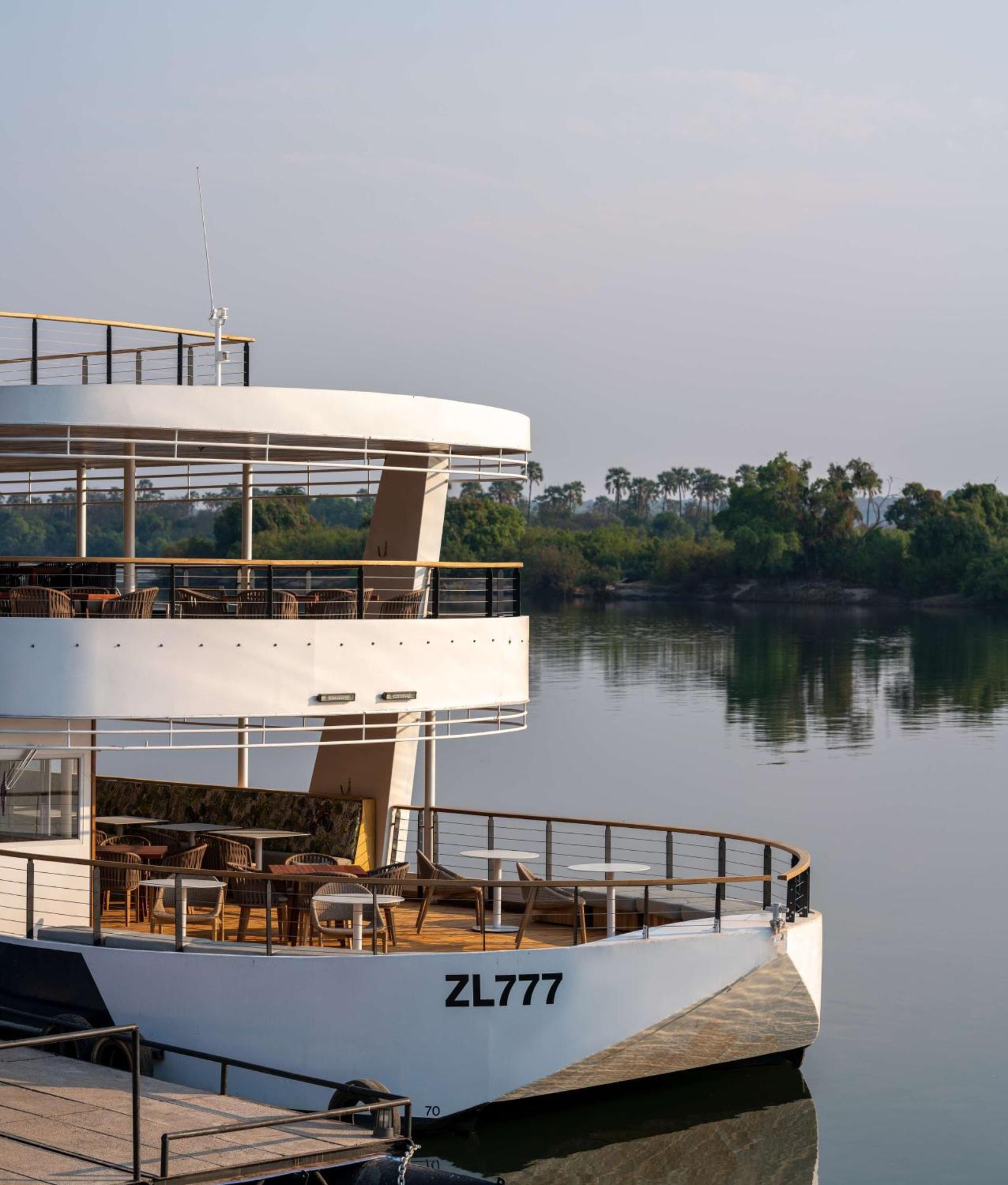 Radisson Blu Mosi-Oa-Tunya Livingstone Resort Exterior photo