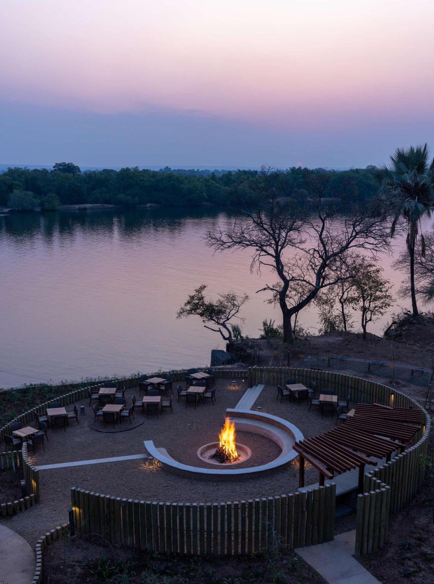 Radisson Blu Mosi-Oa-Tunya Livingstone Resort Exterior photo