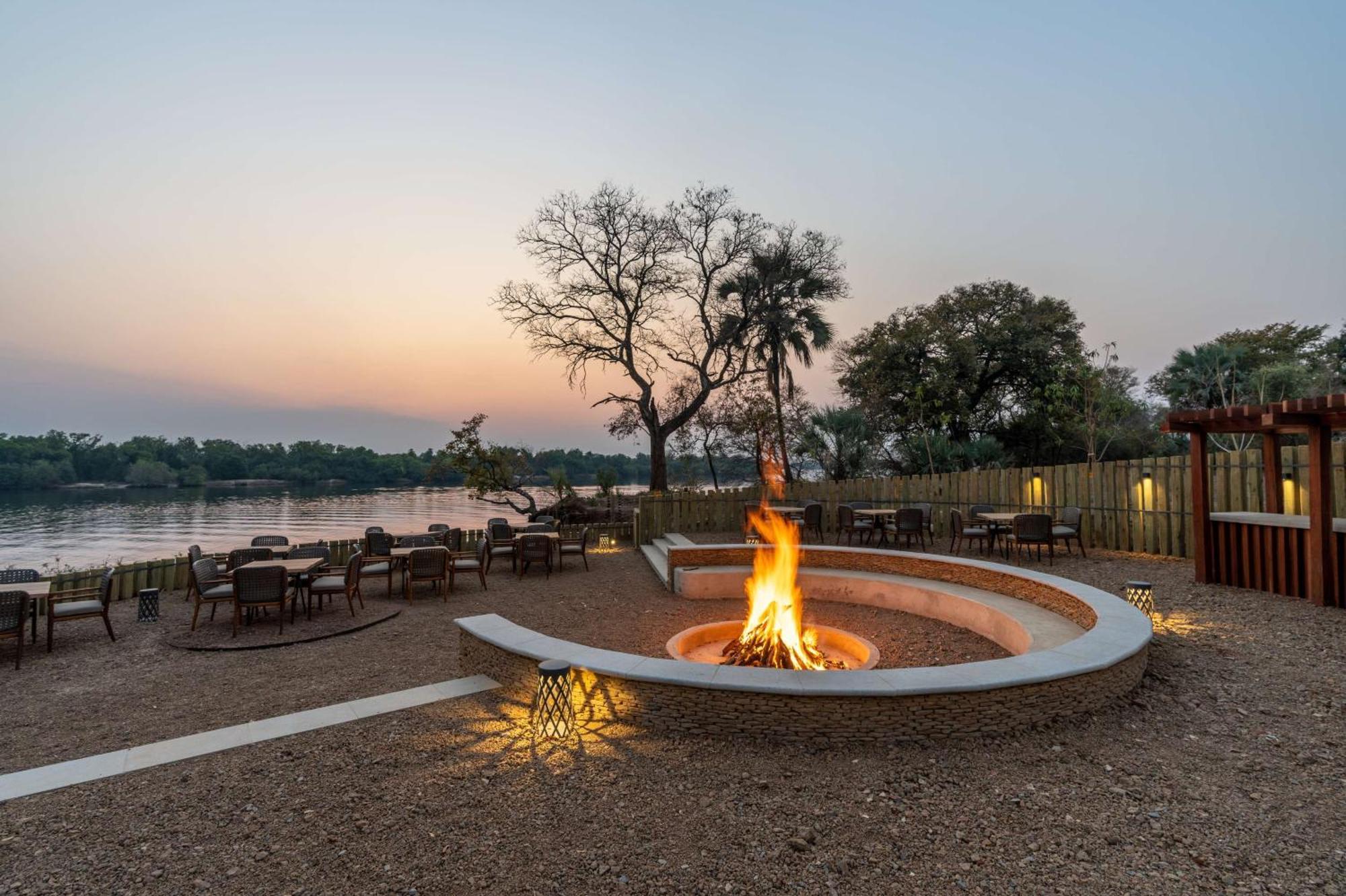 Radisson Blu Mosi-Oa-Tunya Livingstone Resort Exterior photo