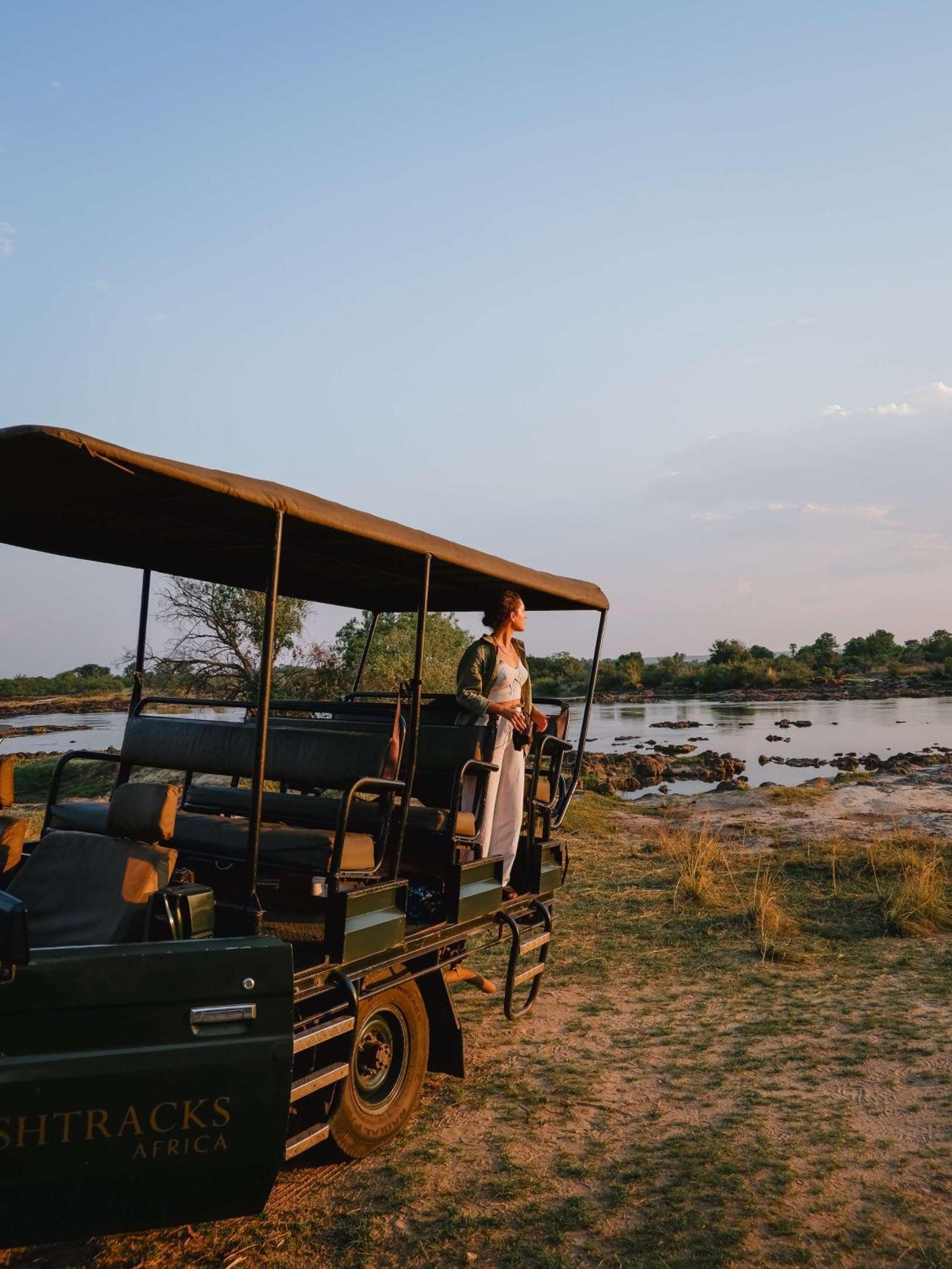 Radisson Blu Mosi-Oa-Tunya Livingstone Resort Exterior photo